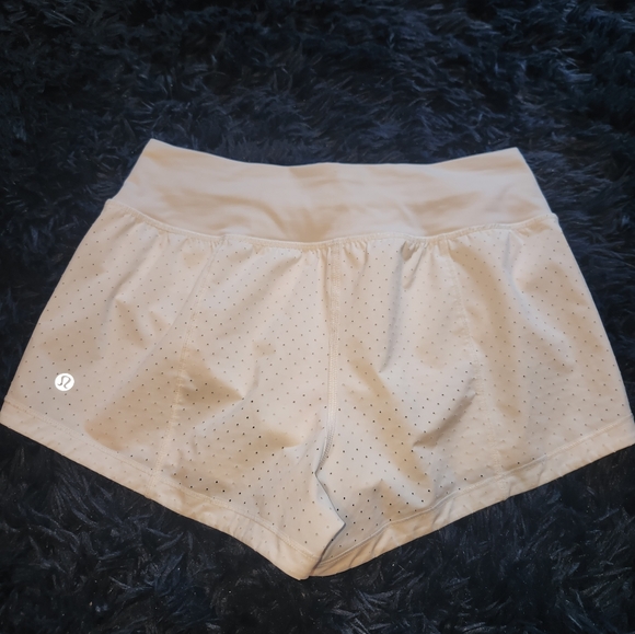 Lululemon white perforated speed up shorts size 4 - Picture 2 of 5